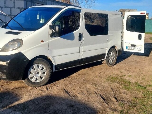 Белый Опель Виваро, объемом двигателя 0 л и пробегом 300 тыс. км за 5200 $, фото 1 на Automoto.ua