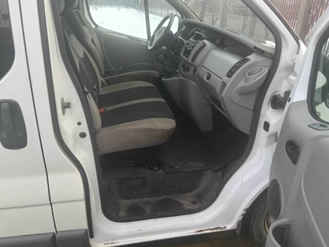 Белый Опель Виваро, объемом двигателя 1.9 л и пробегом 428 тыс. км за 6600 $, фото 7 на Automoto.ua