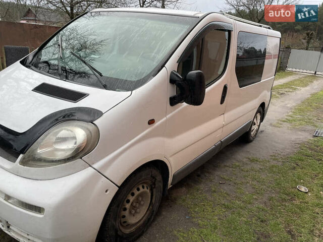 Белый Опель Виваро, объемом двигателя 1.9 л и пробегом 312 тыс. км за 4500 $, фото 3 на Automoto.ua