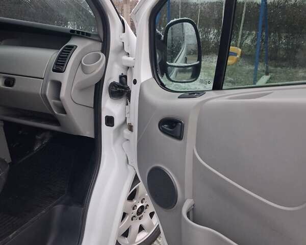 Белый Опель Виваро, объемом двигателя 1.87 л и пробегом 350 тыс. км за 7300 $, фото 23 на Automoto.ua