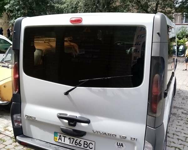 Белый Опель Виваро, объемом двигателя 1.87 л и пробегом 230 тыс. км за 6500 $, фото 1 на Automoto.ua