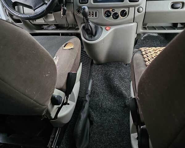 Білий Опель Віваро, об'ємом двигуна 1.9 л та пробігом 263 тис. км за 6000 $, фото 10 на Automoto.ua