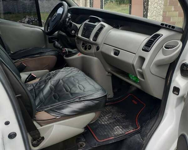 Білий Опель Віваро, об'ємом двигуна 1.9 л та пробігом 391 тис. км за 6300 $, фото 1 на Automoto.ua