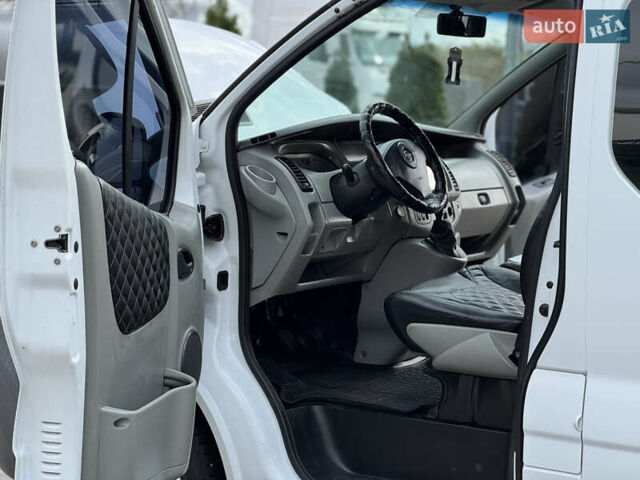 Белый Опель Виваро, объемом двигателя 1.87 л и пробегом 275 тыс. км за 6750 $, фото 25 на Automoto.ua