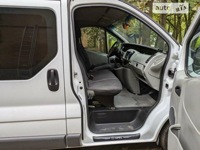 Белый Опель Виваро, объемом двигателя 1.9 л и пробегом 540 тыс. км за 5800 $, фото 4 на Automoto.ua
