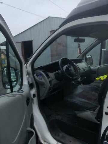 Белый Опель Виваро, объемом двигателя 1.87 л и пробегом 340 тыс. км за 4999 $, фото 6 на Automoto.ua