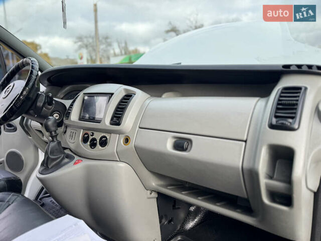 Белый Опель Виваро, объемом двигателя 1.87 л и пробегом 275 тыс. км за 6750 $, фото 31 на Automoto.ua