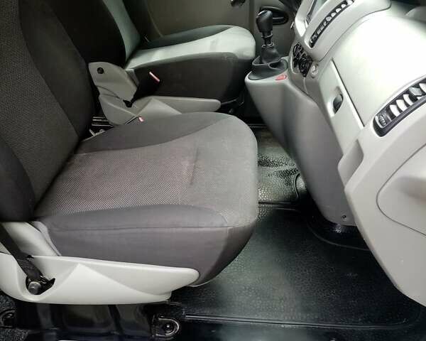 Белый Опель Виваро, объемом двигателя 1.87 л и пробегом 230 тыс. км за 6500 $, фото 4 на Automoto.ua