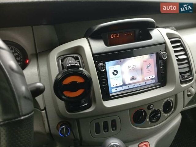 Белый Опель Виваро, объемом двигателя 1.9 л и пробегом 310 тыс. км за 6500 $, фото 2 на Automoto.ua