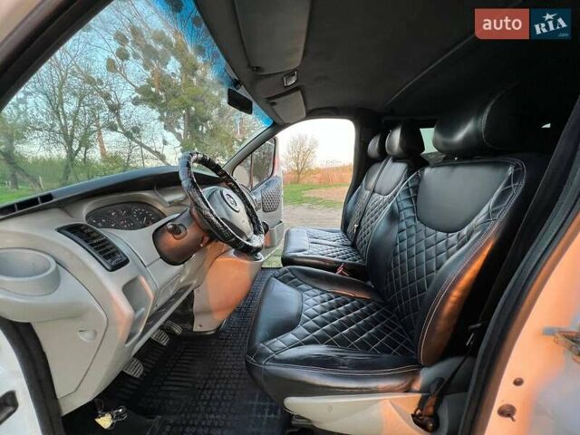 Белый Опель Виваро, объемом двигателя 1.87 л и пробегом 275 тыс. км за 7350 $, фото 7 на Automoto.ua