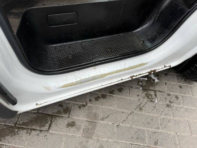 Белый Опель Виваро, объемом двигателя 1.9 л и пробегом 346 тыс. км за 6200 $, фото 2 на Automoto.ua