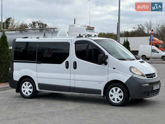Белый Опель Виваро, объемом двигателя 1.87 л и пробегом 275 тыс. км за 6750 $, фото 2 на Automoto.ua