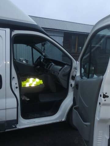 Белый Опель Виваро, объемом двигателя 1.87 л и пробегом 340 тыс. км за 4999 $, фото 3 на Automoto.ua