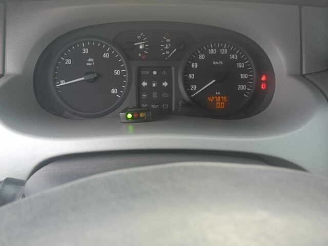 Белый Опель Виваро, объемом двигателя 1.9 л и пробегом 428 тыс. км за 6600 $, фото 5 на Automoto.ua