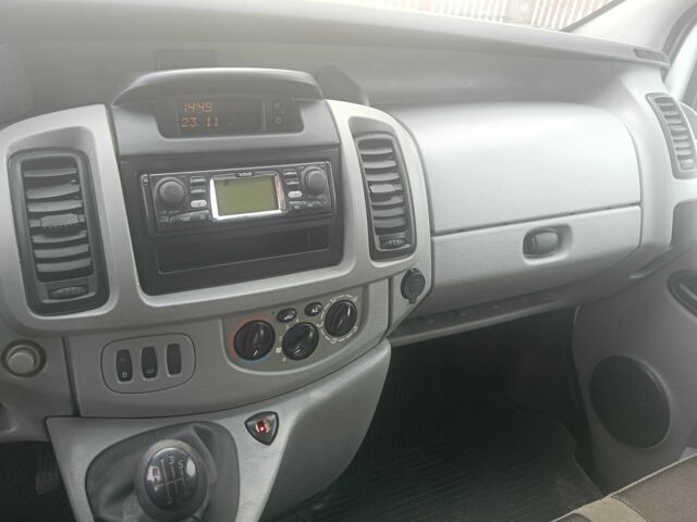 Белый Опель Виваро, объемом двигателя 1.9 л и пробегом 428 тыс. км за 6600 $, фото 6 на Automoto.ua