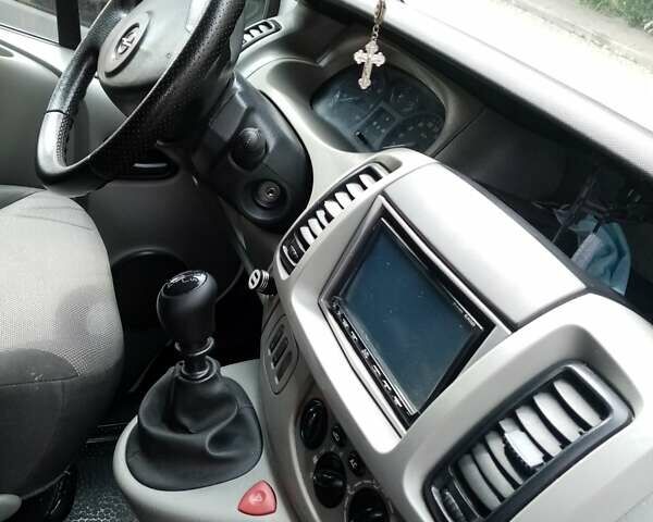 Белый Опель Виваро, объемом двигателя 1.87 л и пробегом 230 тыс. км за 6500 $, фото 5 на Automoto.ua