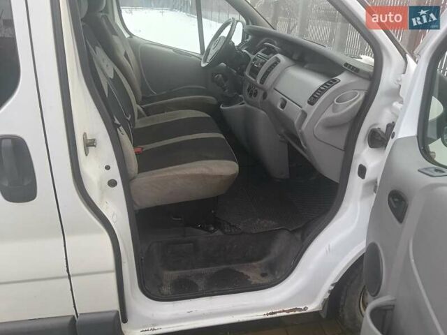 Белый Опель Виваро, объемом двигателя 1.9 л и пробегом 428 тыс. км за 6600 $, фото 7 на Automoto.ua
