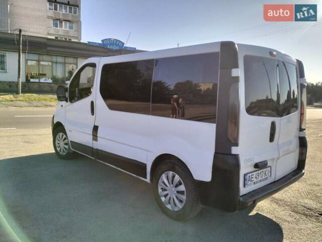 Белый Опель Виваро, объемом двигателя 1.9 л и пробегом 300 тыс. км за 6000 $, фото 5 на Automoto.ua