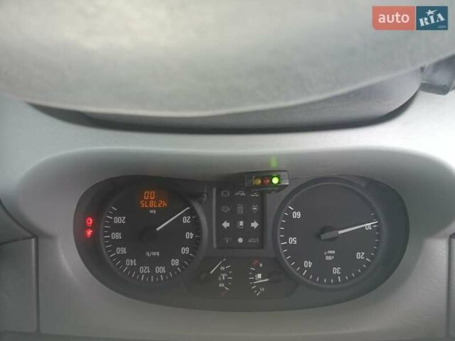 Белый Опель Виваро, объемом двигателя 1.9 л и пробегом 428 тыс. км за 6600 $, фото 5 на Automoto.ua