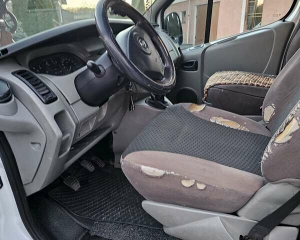 Білий Опель Віваро, об'ємом двигуна 1.9 л та пробігом 263 тис. км за 6000 $, фото 7 на Automoto.ua