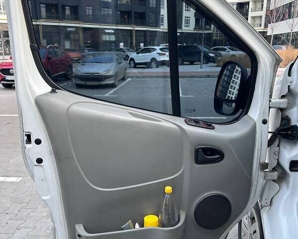 Белый Опель Виваро, объемом двигателя 1.9 л и пробегом 527 тыс. км за 6997 $, фото 2 на Automoto.ua