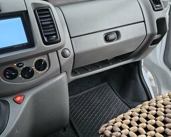 Білий Опель Віваро, об'ємом двигуна 1.9 л та пробігом 263 тис. км за 6000 $, фото 12 на Automoto.ua