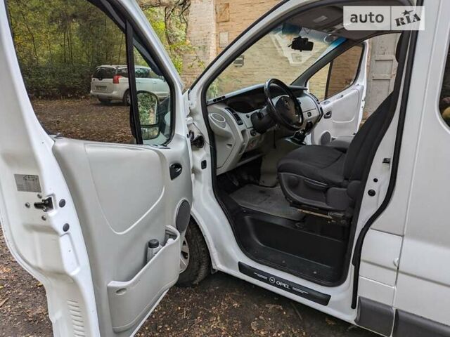 Белый Опель Виваро, объемом двигателя 1.9 л и пробегом 540 тыс. км за 5800 $, фото 5 на Automoto.ua