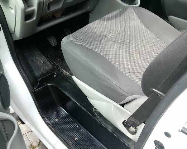 Белый Опель Виваро, объемом двигателя 1.87 л и пробегом 230 тыс. км за 6500 $, фото 6 на Automoto.ua