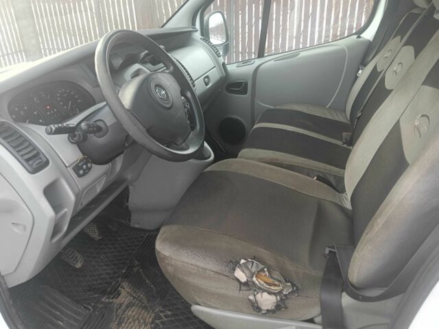 Белый Опель Виваро, объемом двигателя 1.9 л и пробегом 428 тыс. км за 6600 $, фото 4 на Automoto.ua