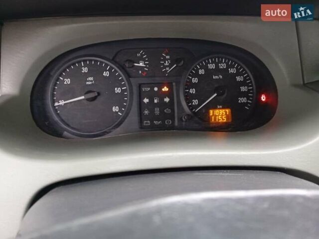 Белый Опель Виваро, объемом двигателя 1.9 л и пробегом 310 тыс. км за 6500 $, фото 6 на Automoto.ua