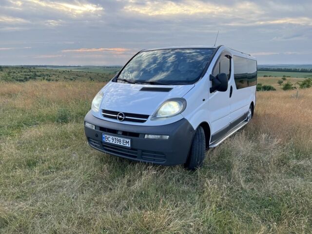 Белый Опель Виваро, объемом двигателя 1.8 л и пробегом 453 тыс. км за 7900 $, фото 1 на Automoto.ua