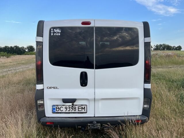 Белый Опель Виваро, объемом двигателя 1.8 л и пробегом 453 тыс. км за 7900 $, фото 4 на Automoto.ua