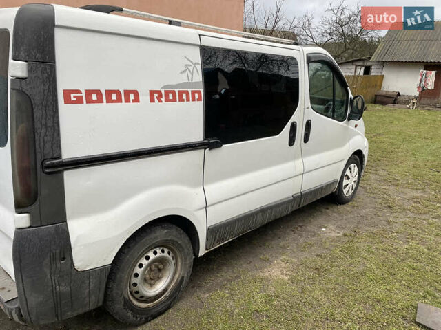 Белый Опель Виваро, объемом двигателя 1.9 л и пробегом 312 тыс. км за 4500 $, фото 2 на Automoto.ua