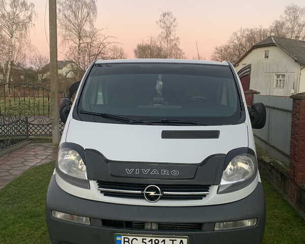 Белый Опель Виваро, объемом двигателя 1.9 л и пробегом 368 тыс. км за 8000 $, фото 1 на Automoto.ua