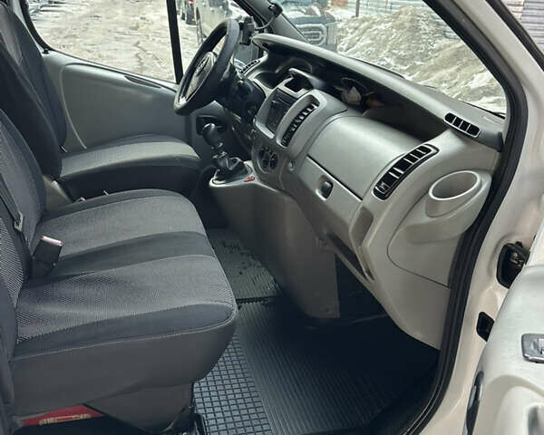 Білий Опель Віваро, об'ємом двигуна 1.9 л та пробігом 242 тис. км за 6200 $, фото 13 на Automoto.ua