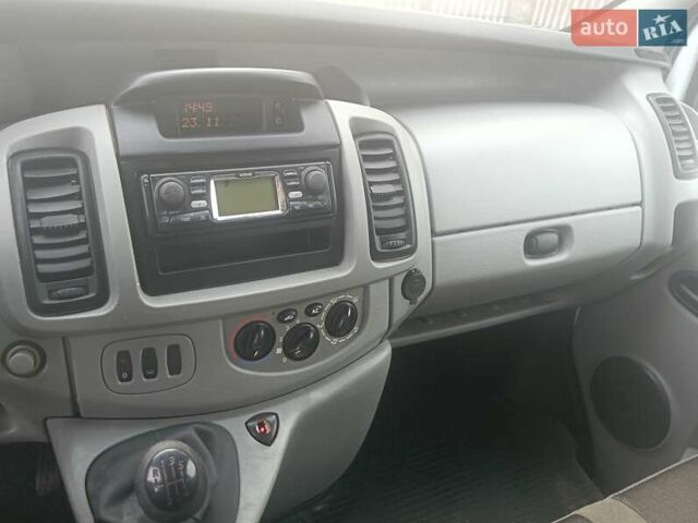 Белый Опель Виваро, объемом двигателя 1.9 л и пробегом 428 тыс. км за 6600 $, фото 6 на Automoto.ua