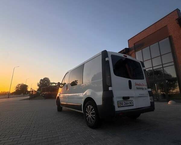 Белый Опель Виваро, объемом двигателя 1.9 л и пробегом 207 тыс. км за 6700 $, фото 2 на Automoto.ua