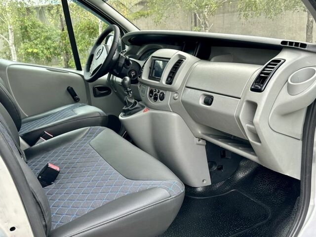 Белый Опель Виваро, объемом двигателя 1.9 л и пробегом 270 тыс. км за 9200 $, фото 12 на Automoto.ua