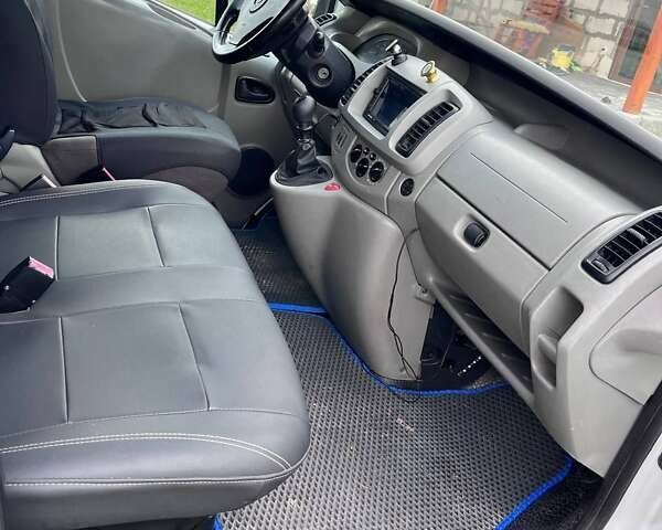 Білий Опель Віваро, об'ємом двигуна 1.87 л та пробігом 615 тис. км за 8000 $, фото 10 на Automoto.ua