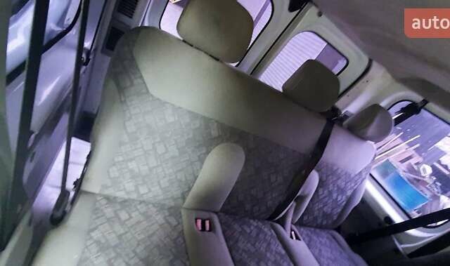 Белый Опель Виваро, объемом двигателя 2.5 л и пробегом 309 тыс. км за 7300 $, фото 10 на Automoto.ua