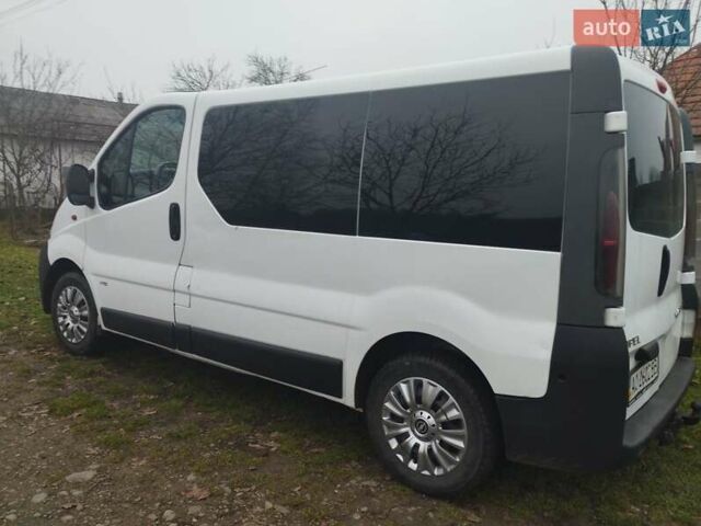 Белый Опель Виваро, объемом двигателя 1.87 л и пробегом 251 тыс. км за 6700 $, фото 4 на Automoto.ua