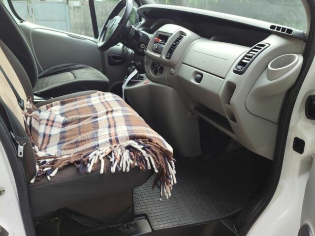 Белый Опель Виваро, объемом двигателя 1.9 л и пробегом 277 тыс. км за 6800 $, фото 2 на Automoto.ua