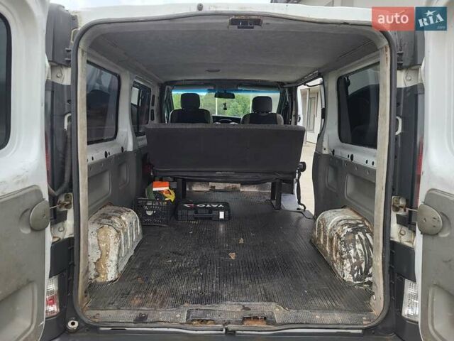 Белый Опель Виваро, объемом двигателя 1.9 л и пробегом 562 тыс. км за 5900 $, фото 4 на Automoto.ua