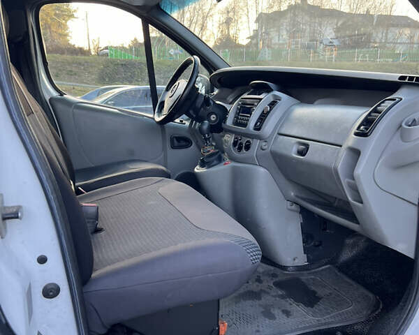 Білий Опель Віваро, об'ємом двигуна 1.87 л та пробігом 400 тис. км за 5800 $, фото 21 на Automoto.ua