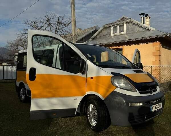 Белый Опель Виваро, объемом двигателя 1.9 л и пробегом 350 тыс. км за 6000 $, фото 1 на Automoto.ua