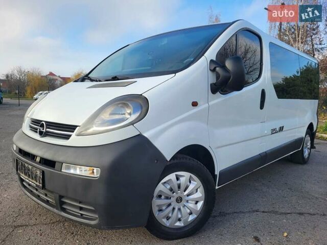 Белый Опель Виваро, объемом двигателя 1.9 л и пробегом 245 тыс. км за 7999 $, фото 1 на Automoto.ua