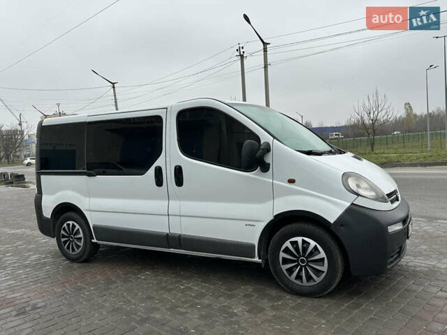 Белый Опель Виваро, объемом двигателя 1.9 л и пробегом 230 тыс. км за 7200 $, фото 9 на Automoto.ua