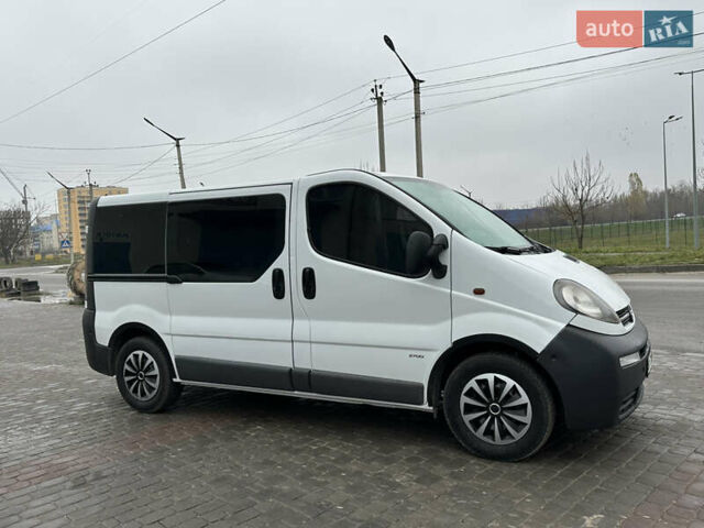 Белый Опель Виваро, объемом двигателя 1.9 л и пробегом 230 тыс. км за 7200 $, фото 11 на Automoto.ua