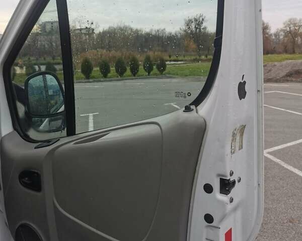 Белый Опель Виваро, объемом двигателя 1.9 л и пробегом 240 тыс. км за 5800 $, фото 31 на Automoto.ua