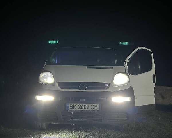 Білий Опель Віваро, об'ємом двигуна 1.87 л та пробігом 615 тис. км за 8000 $, фото 4 на Automoto.ua
